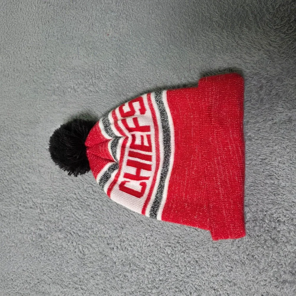 New Era Youth One Size NFL Kansas City Chiefs Beanie Red Pom Knit Hat Logo